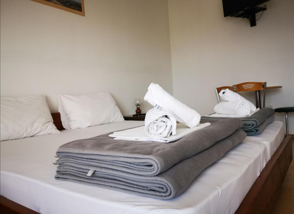 Apartments Plazibat Škrip Екстериор снимка