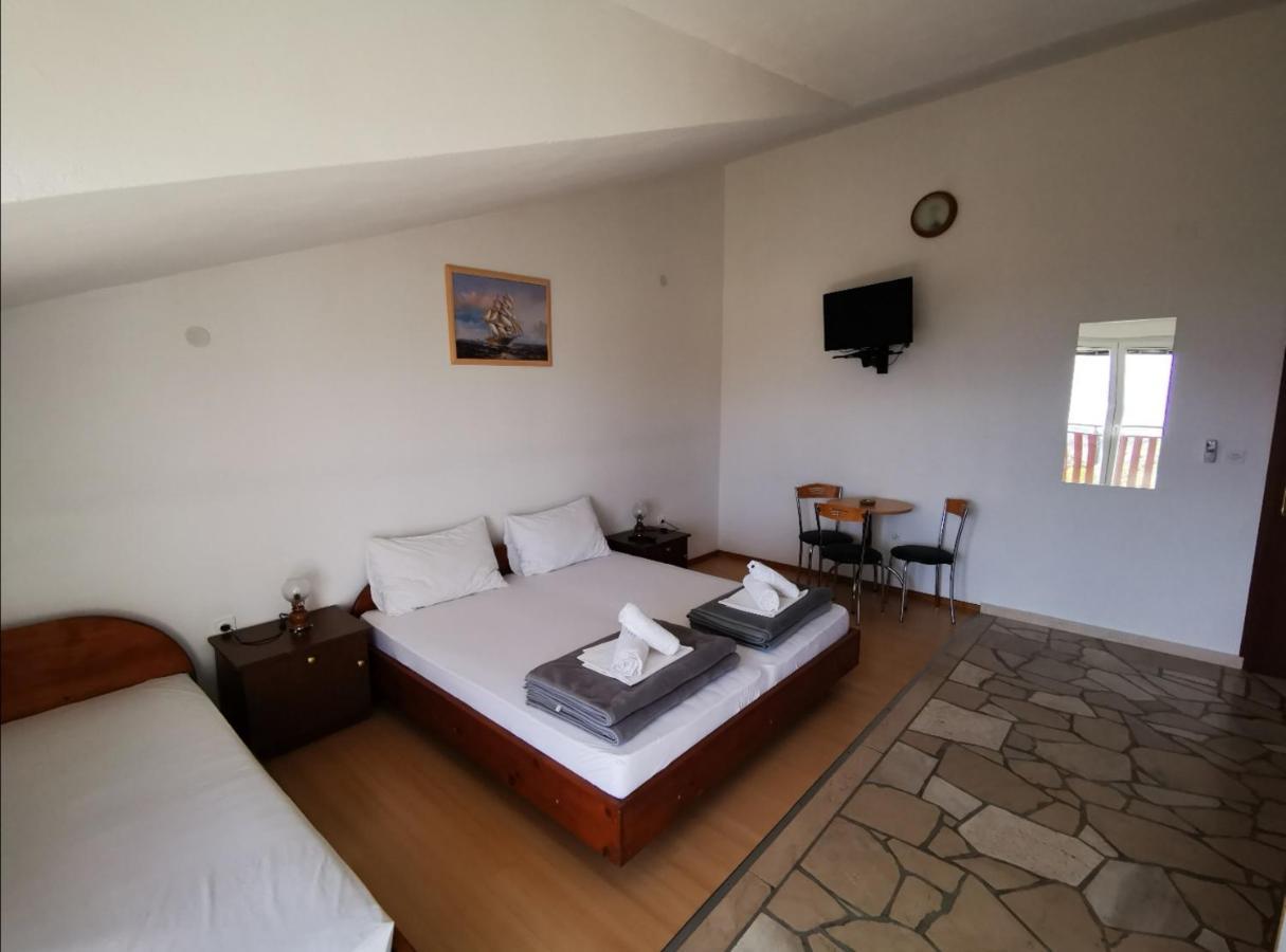 Apartments Plazibat Škrip Екстериор снимка