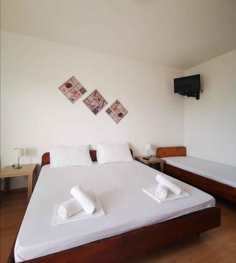 Apartments Plazibat Škrip Екстериор снимка
