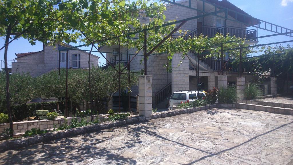 Apartments Plazibat Škrip Екстериор снимка