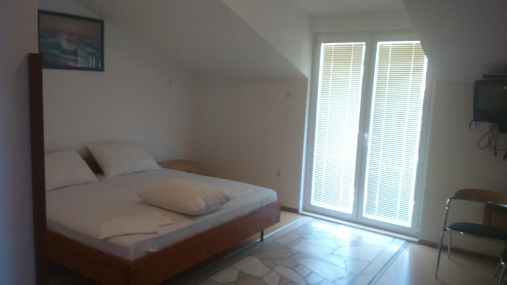 Apartments Plazibat Škrip Стая снимка