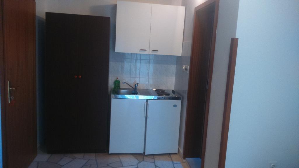 Apartments Plazibat Škrip Стая снимка