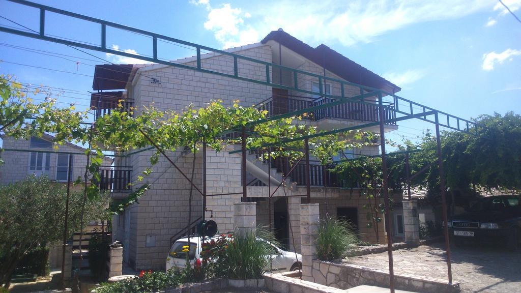 Apartments Plazibat Škrip Екстериор снимка