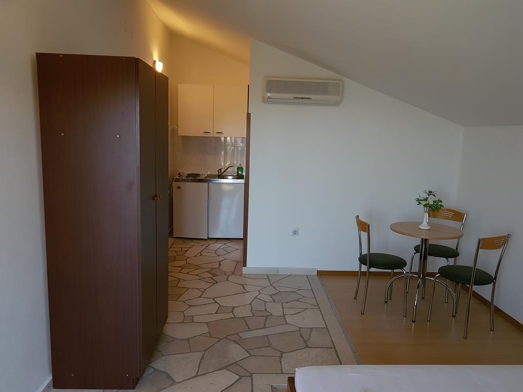 Apartments Plazibat Škrip Екстериор снимка