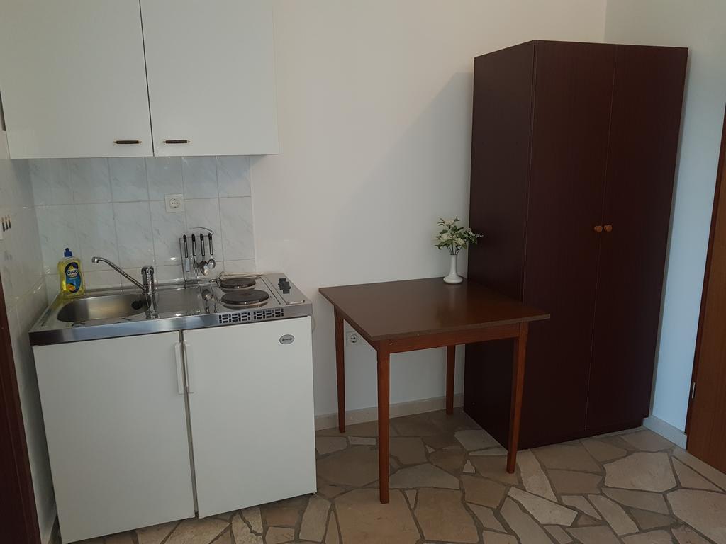 Apartments Plazibat Škrip Екстериор снимка