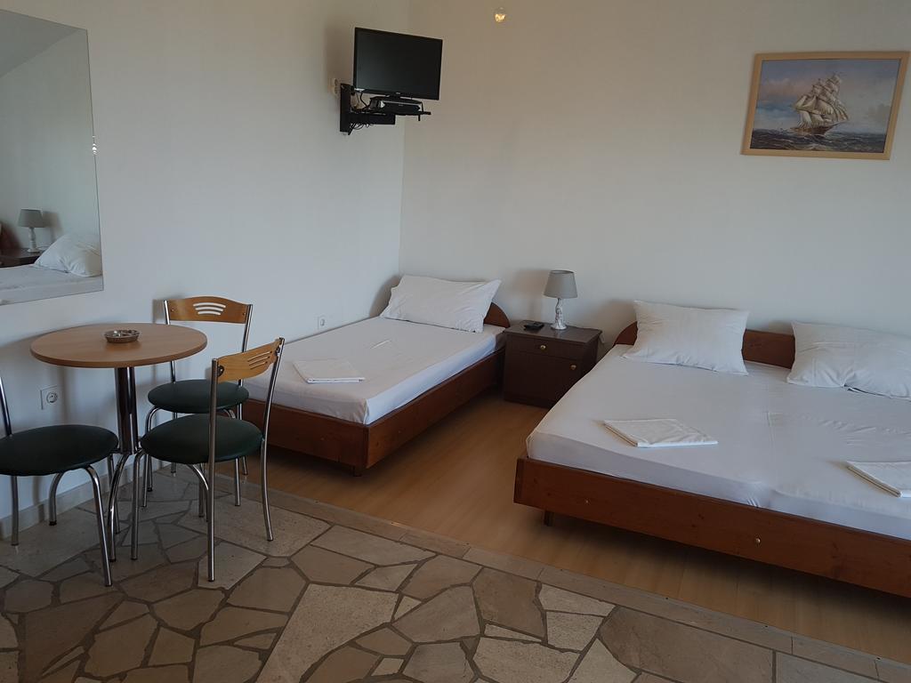 Apartments Plazibat Škrip Екстериор снимка