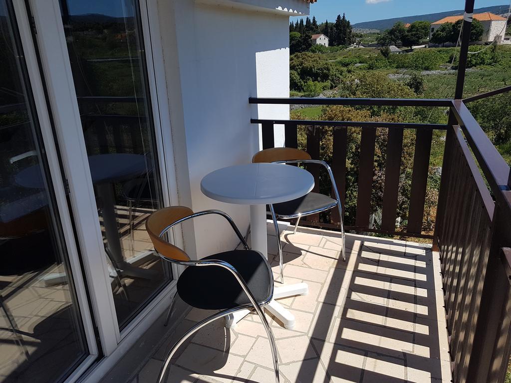 Apartments Plazibat Škrip Екстериор снимка