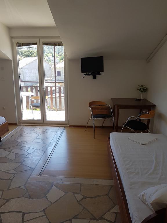 Apartments Plazibat Škrip Екстериор снимка