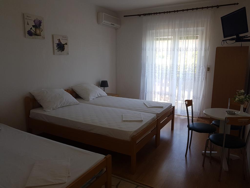 Apartments Plazibat Škrip Екстериор снимка