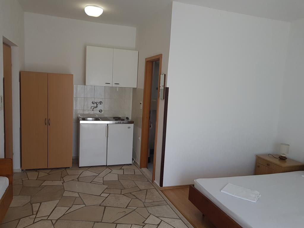 Apartments Plazibat Škrip Екстериор снимка