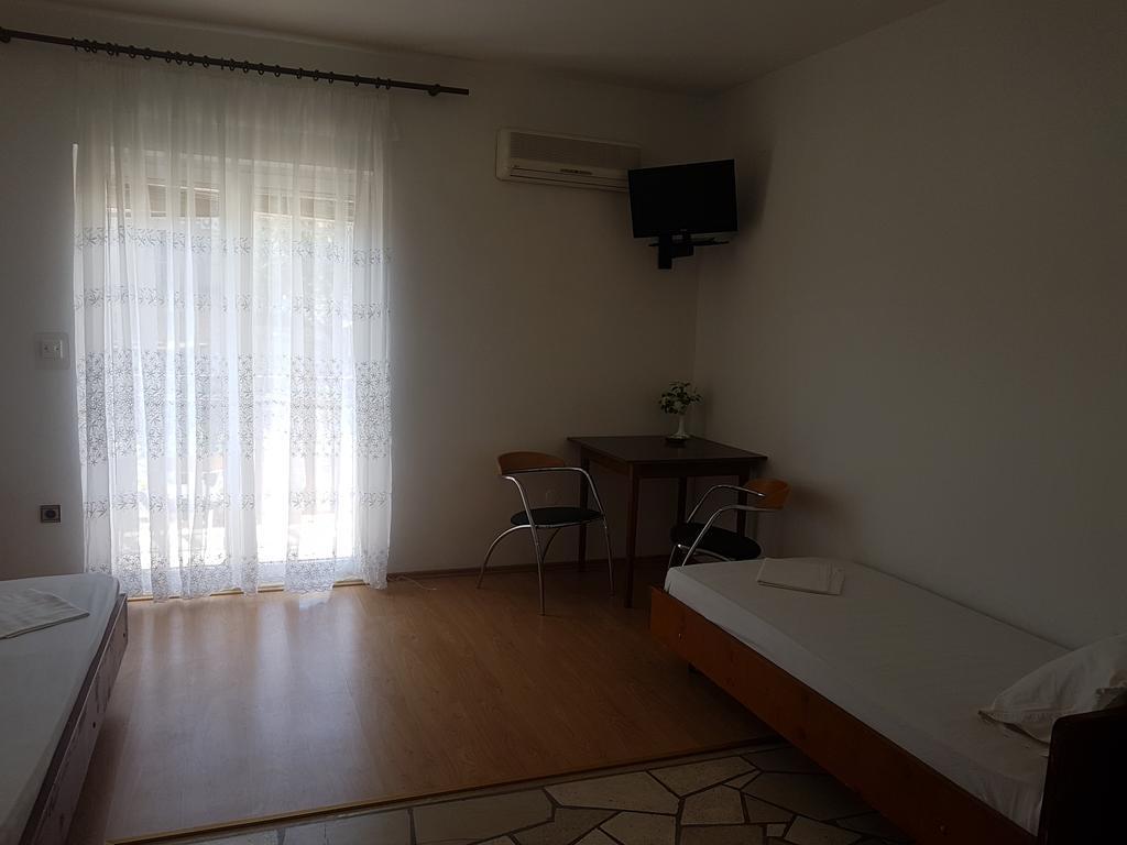 Apartments Plazibat Škrip Екстериор снимка